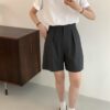 百搭打褶西裝短褲