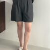 百搭打褶西裝短褲